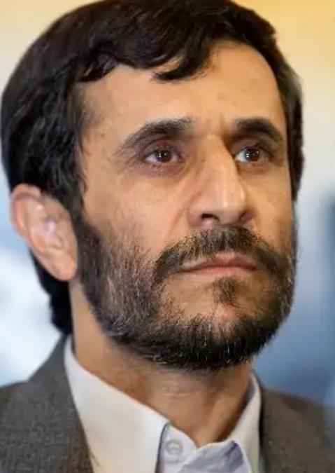 很多人希望内贾德能在关键时刻站出来，稳住伊朗。但现在的问题是，内贾德已经很久没公