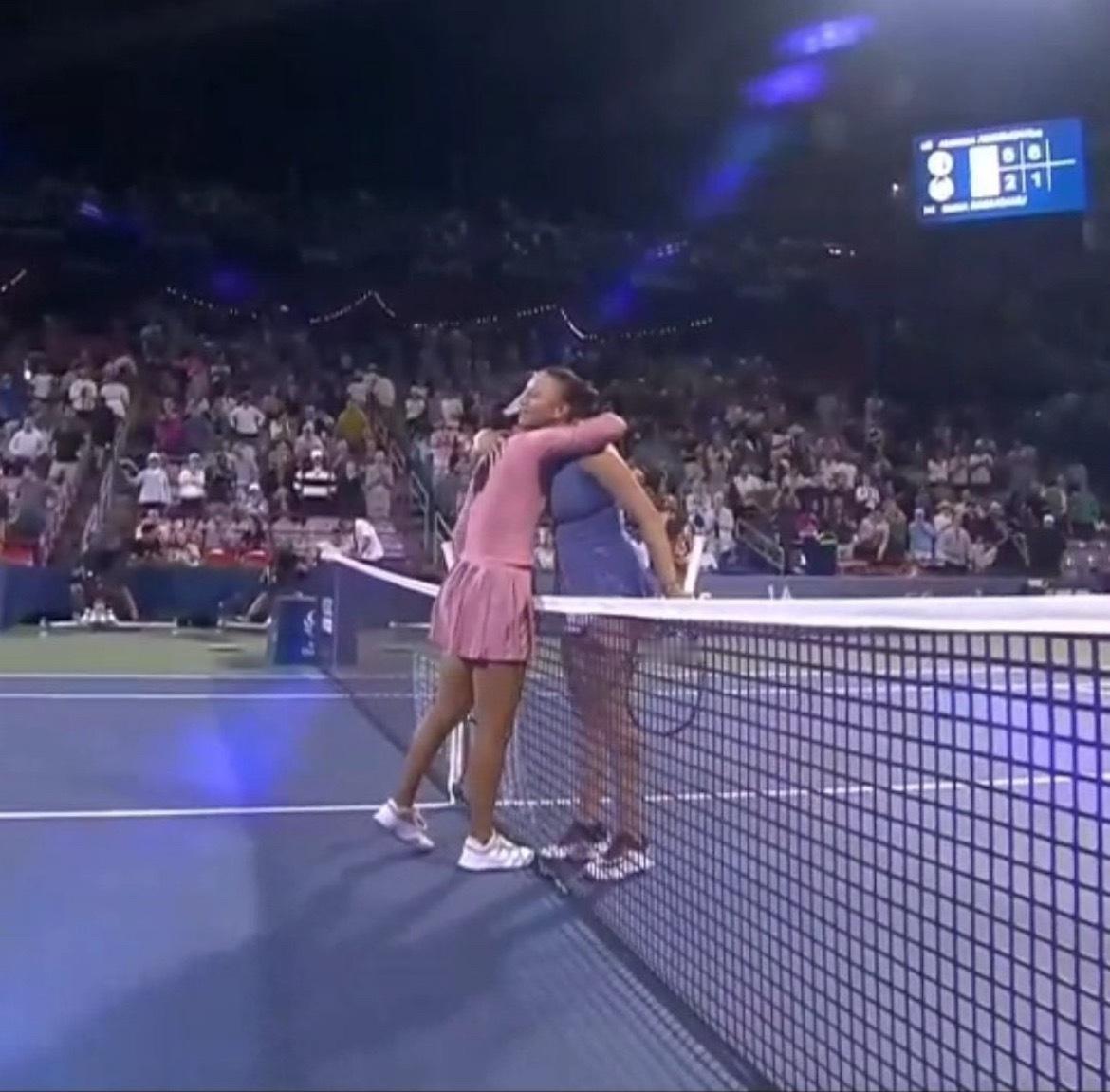 阿尼西莫娃2比0拉杜卡努 蒙特利尔WTA1000赛阿尼西莫娃 6-2 6-1 击