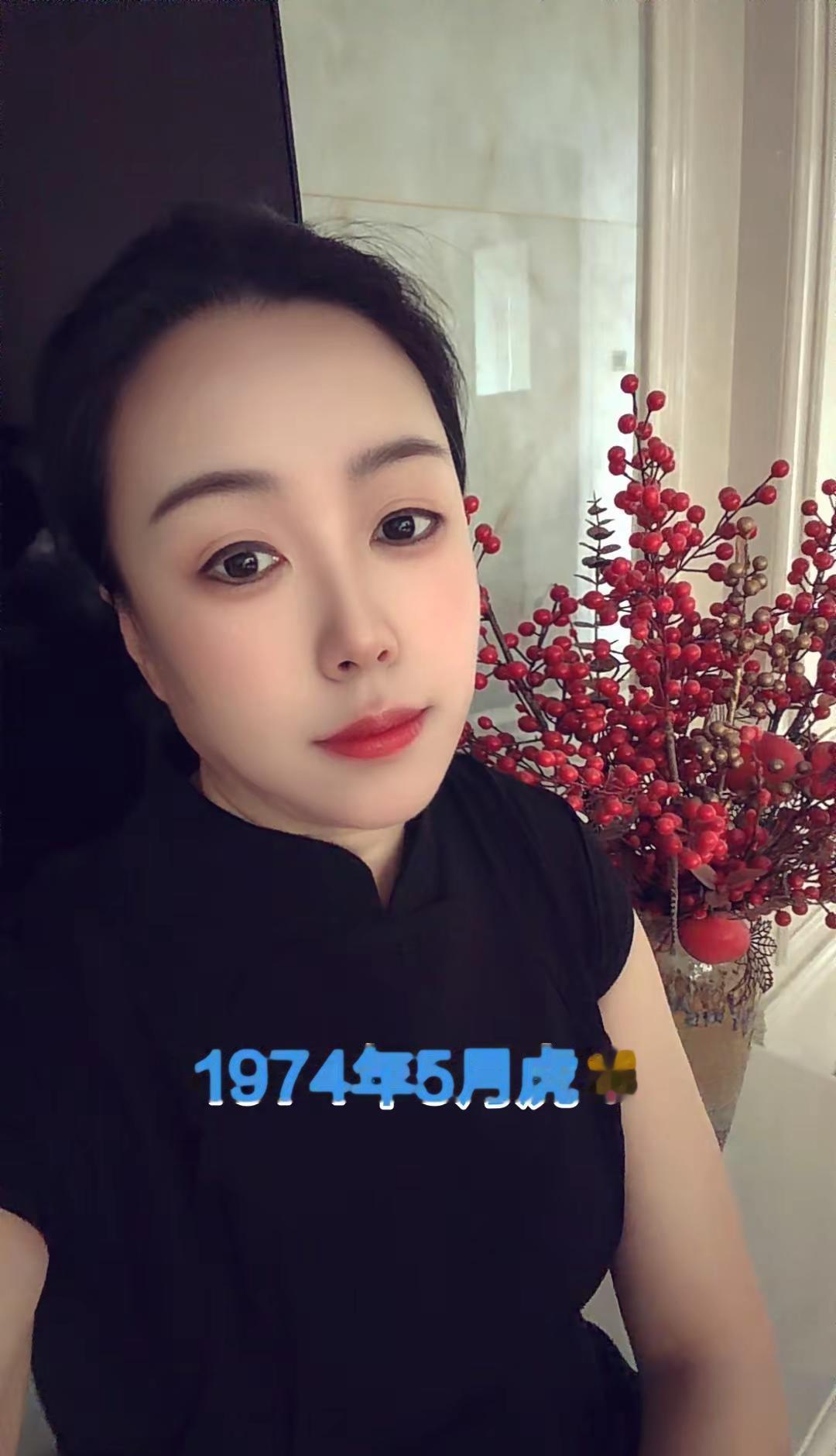 74年的虎，转眼步入中年，已是姥姥辈。衣着朴素，生活简单，不妖不艳，不喜不悲，不