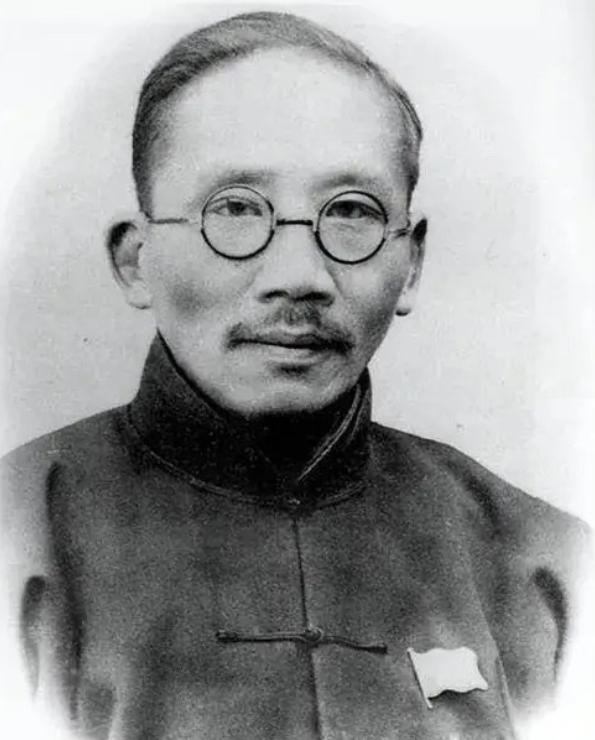 他一生不纳妾不置产不嫖娼，死后无钱下葬！培养无数大师：蔡元培。 
 
1871年