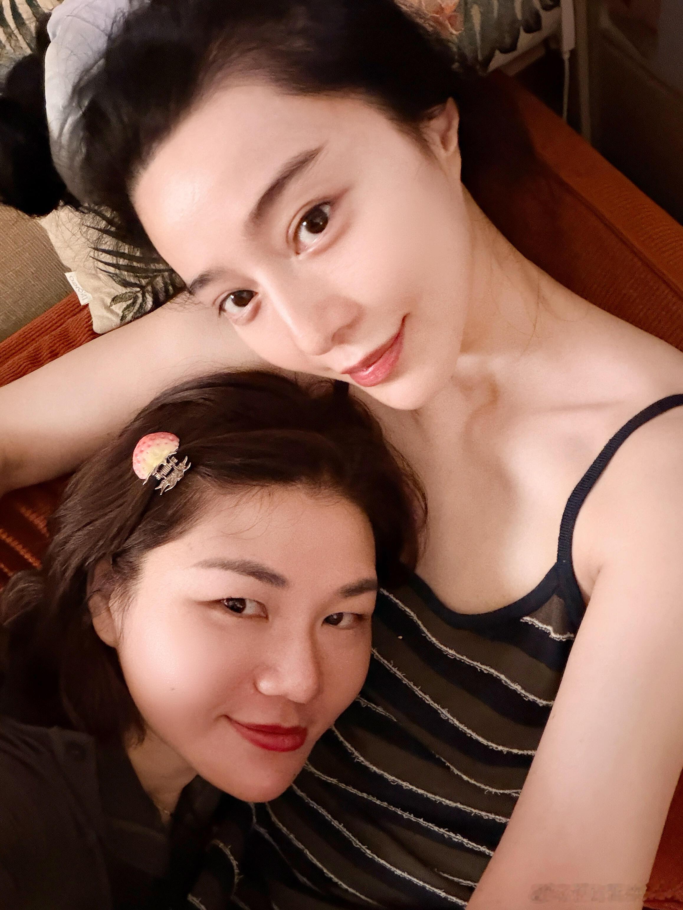 范冰冰X杨天真我们是战友也是挚友她们在对方面前永远可以被保护被温暖 ​​​