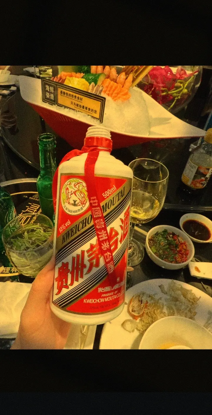 找个舒服的位置。来一瓶自己喜欢喝的，感受成年人最孤独的时刻也是最放松的时刻。