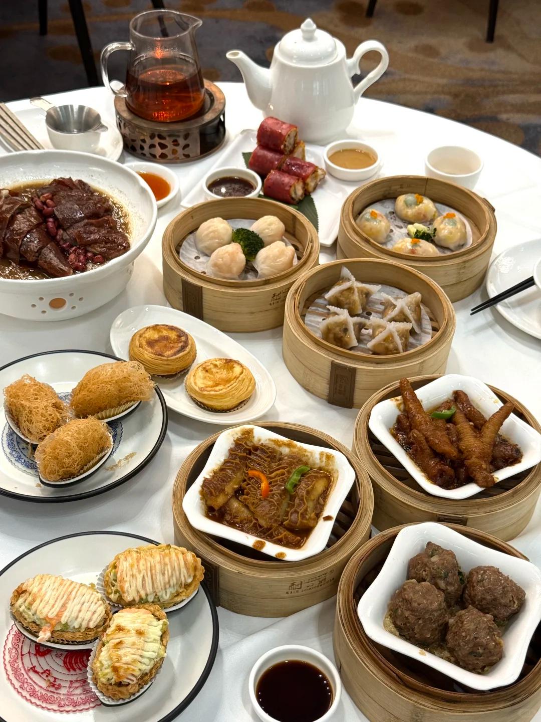 广东自古以来就有自己独特的文化，文化沙漠指的是少有北方文化，而不是没有文化，事实