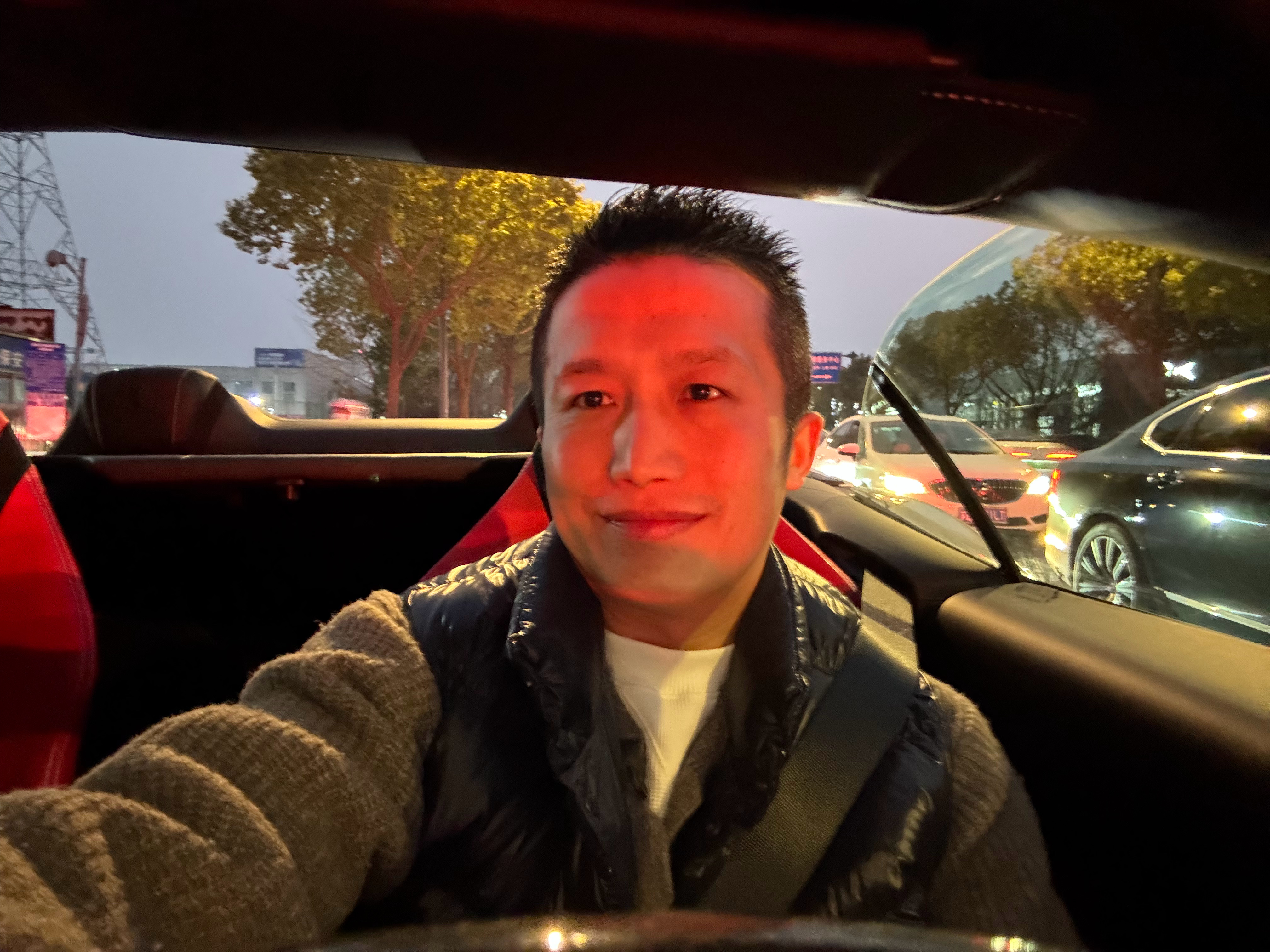 今天这B我是装定了！穿着羽绒马甲开敞篷车还有谁？