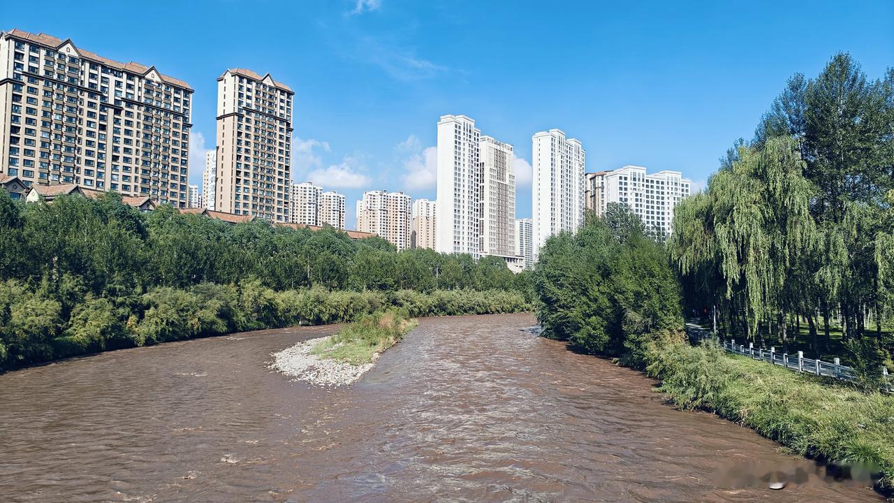 湟水，黄河上游的一条重要支流，正好穿西宁而过！

今天抽空到湟水湿地公园这边逛了