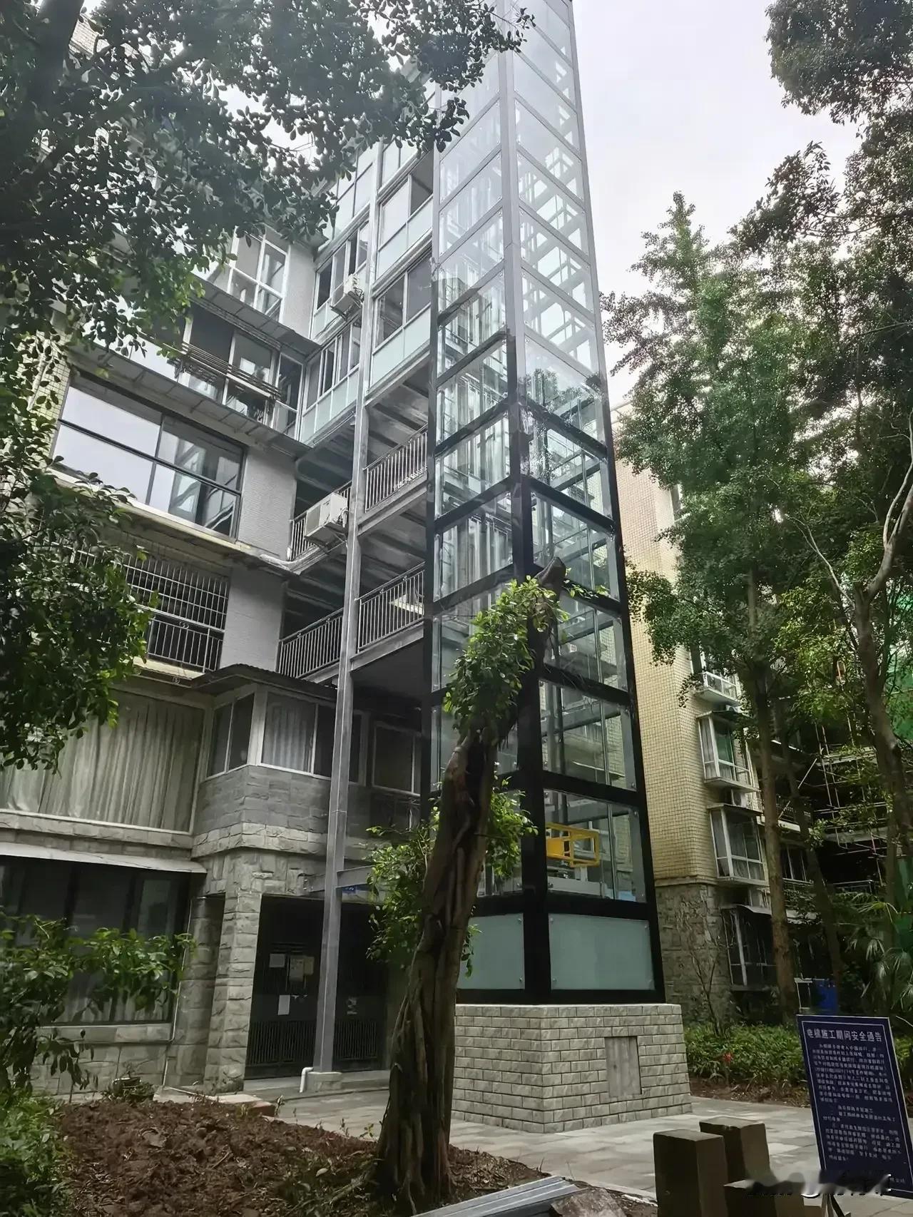 但凡网上喊着加梯有利叫的凶的，基本都是加梯利益相关的家伙。这家伙说的话真不可信。