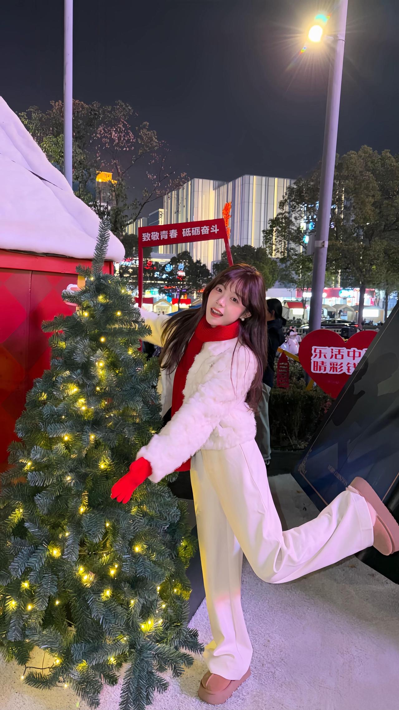 冬日穿搭  圣诞节拍照  衣问衣答衣帽间