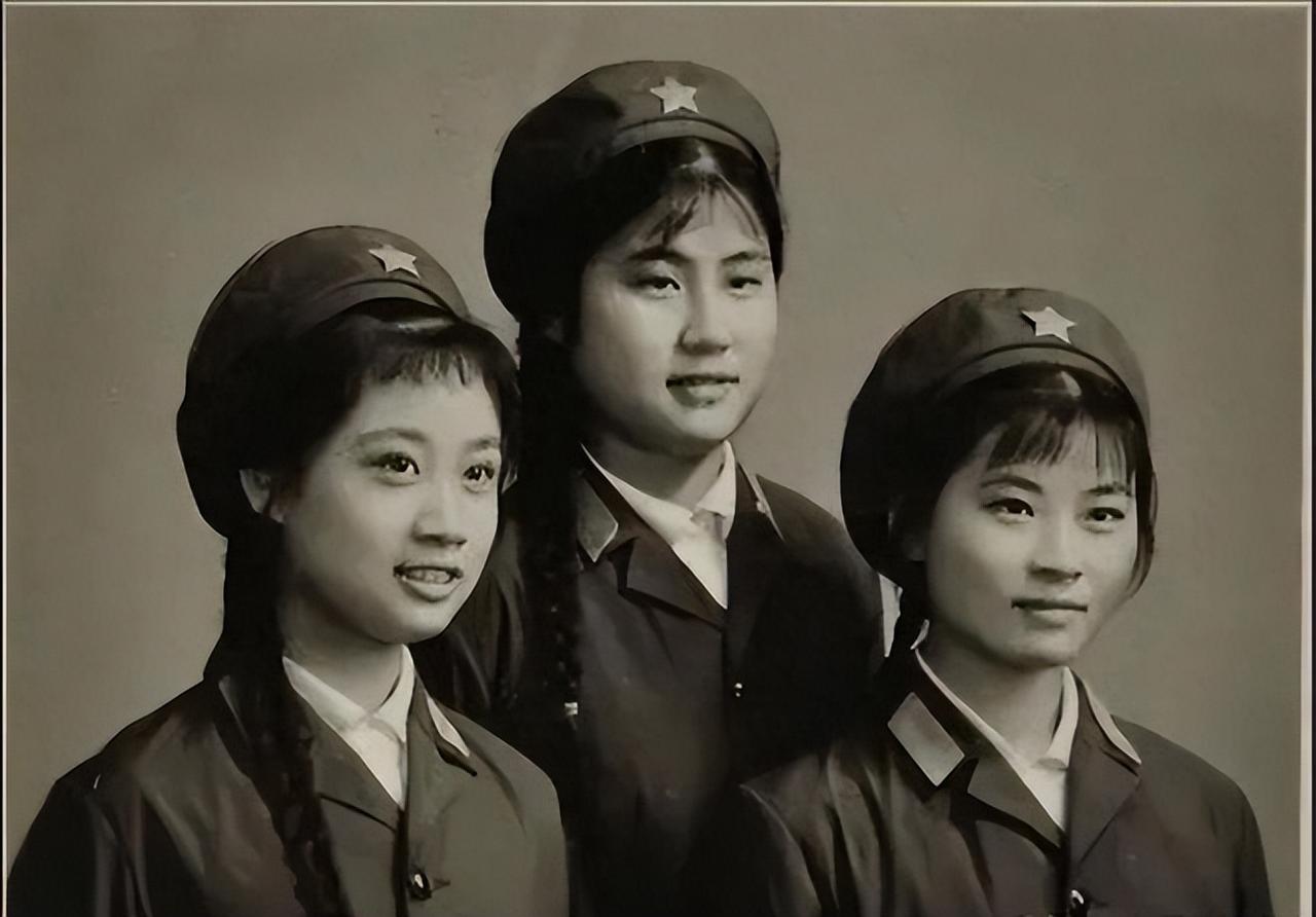 70年代的大辫子女孩
70年代的大辫子女孩 