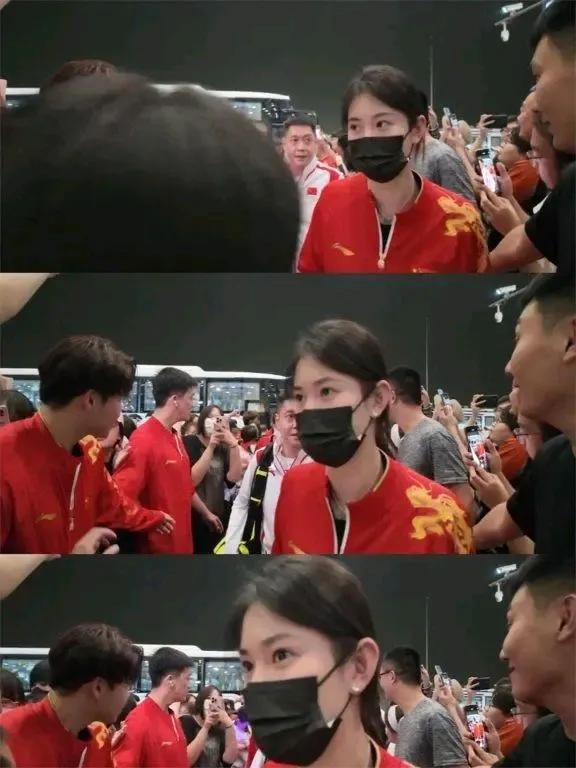 太炸裂！孙颖莎的陪练王添艺，凭逆天美貌火爆全网，不愧是国乒颜值第一的美女~

这