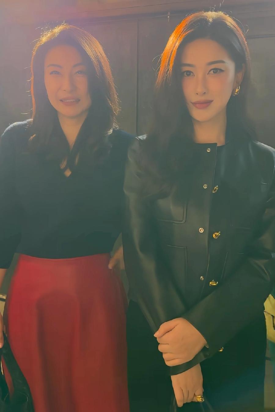 两个女神夕阳下的合照，你觉得谁更美？
这两个人的美不一样对吧？郭晶晶给人一种知性