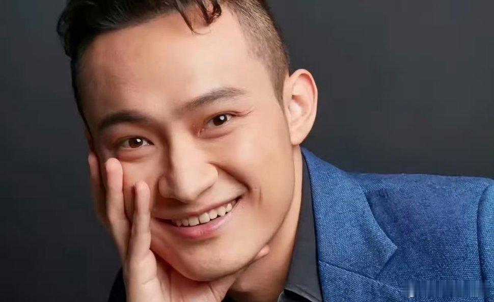 孙宇晨 我的女友景甜话说鼻头尖压人中的人感情方面是会情路弯弯的。 ​​​