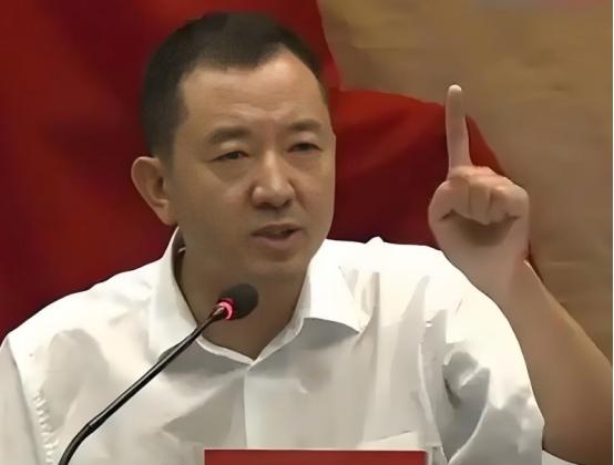 清华硕士陈行甲到巴东上任，发现“前任女县委书记”竟能在北京二环内轻松全款买下两套