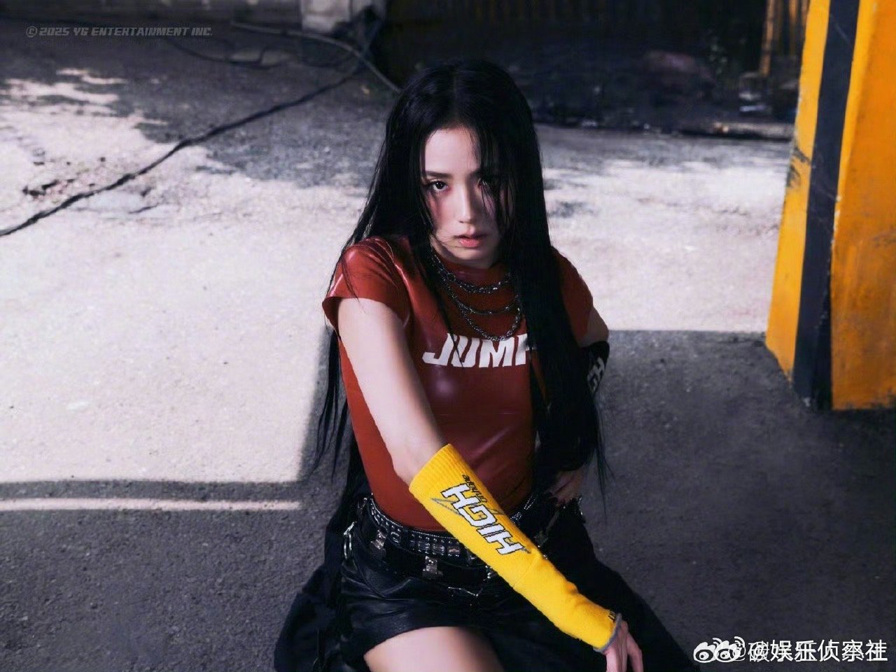 BLACKPINK预告图姐姐们都好酷，这穿搭反差感好强啊，有的夏天有的冬天！ ​