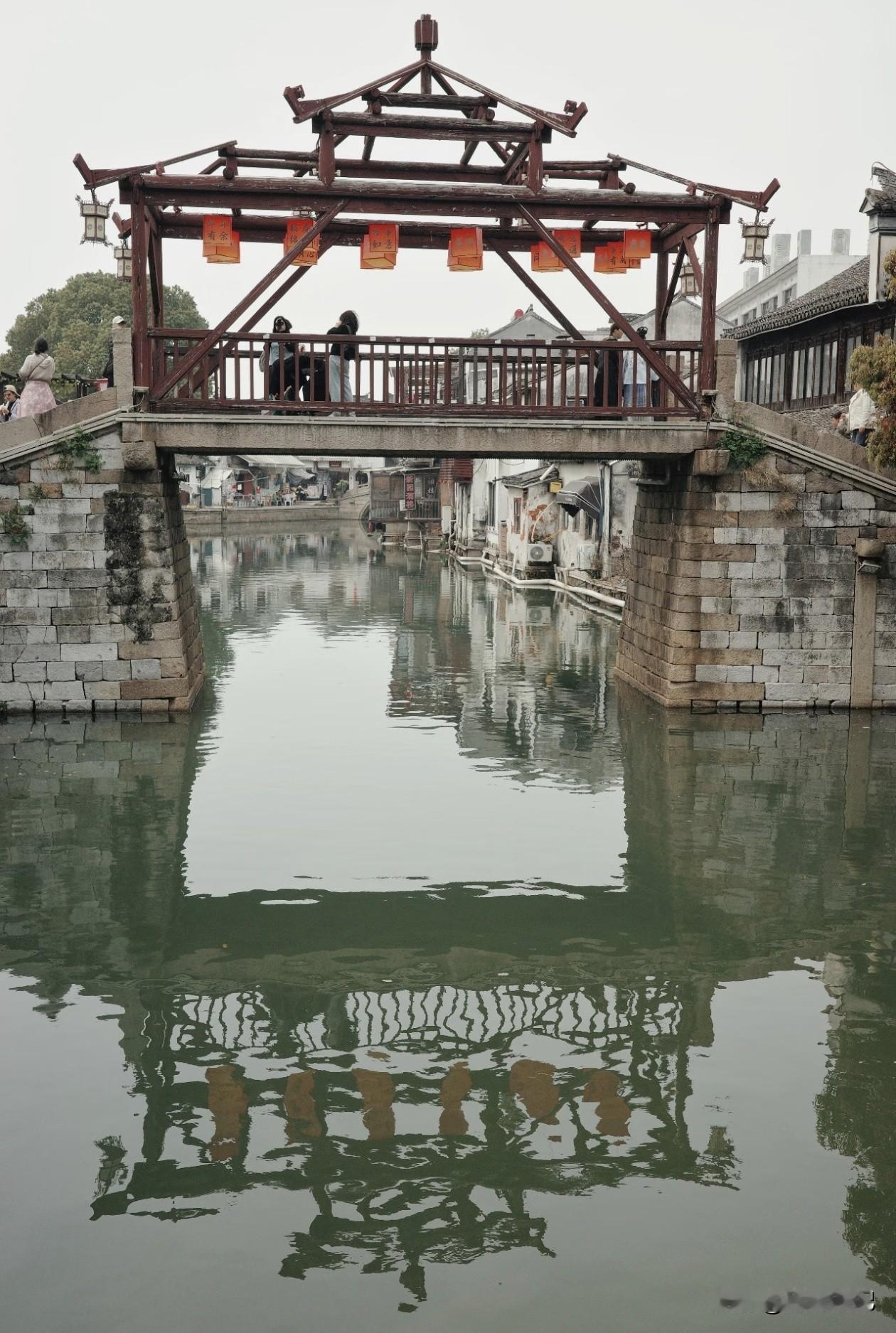 剑走偏锋，7种“清醒式自困”：

1. 日程排满证明“活着”，却弄丢生活。
2.