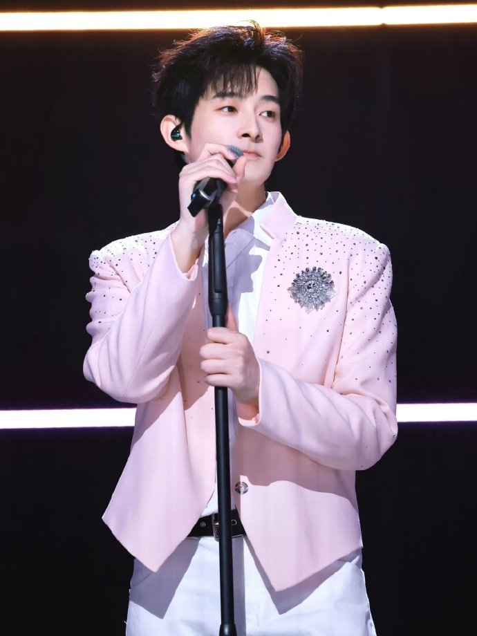 周杰伦都听不出牛仔很忙的程度 危晋宇整活属实有一手！直播挑战《牛仔很忙》，训练室