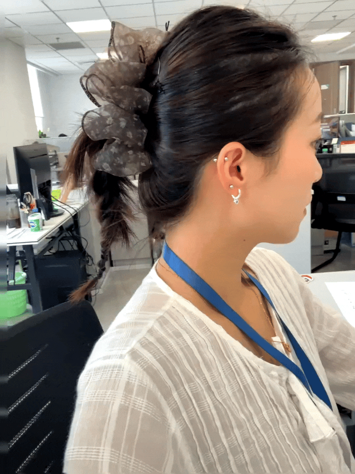 气质女白领的侧脸，真的很好看！