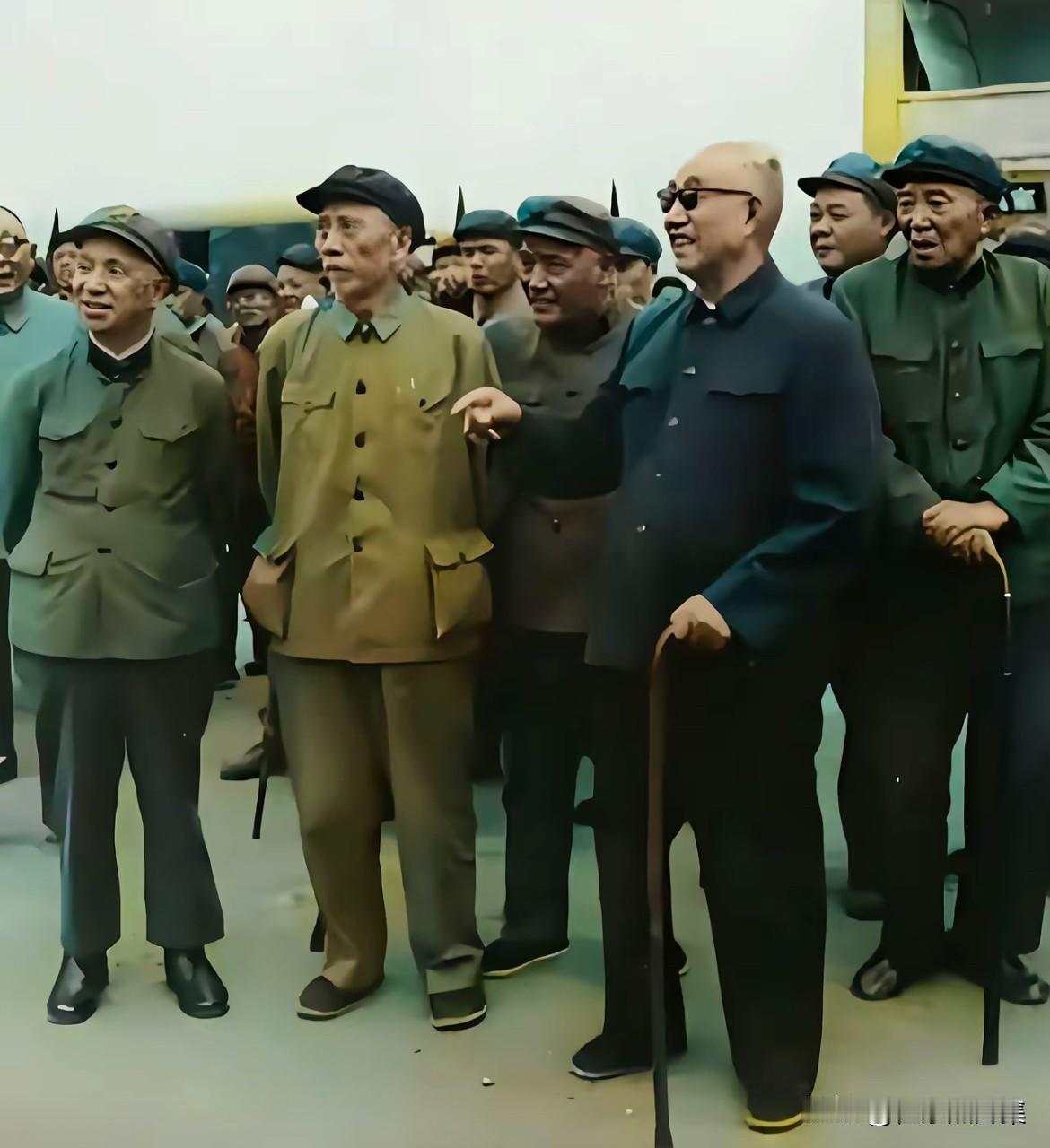 上世纪七十年代后期，徐向前（时任军委副主席）、粟裕（时任军委常委）、罗瑞卿（时任