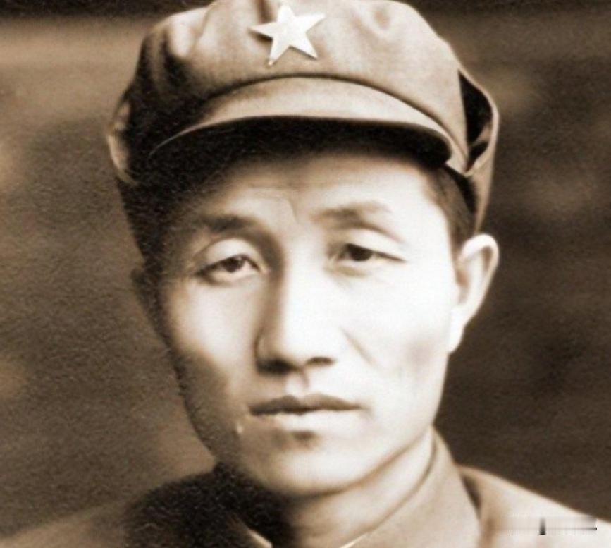 1935 年 9 月，长征路上的红二十五军正处在至暗时刻。军政委吴焕先刚刚牺牲，