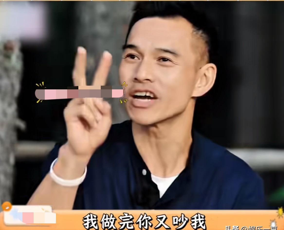 车崇健这次算是彻底装不下去了？
前一秒还在镜头前乐呵呵地扮“傻白甜”，后一秒对着