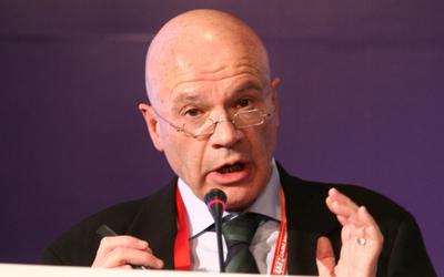 美媒：“罗马帝国早就四分五裂，中国凭什么分了又合始终是一个整体？”

英国教授：