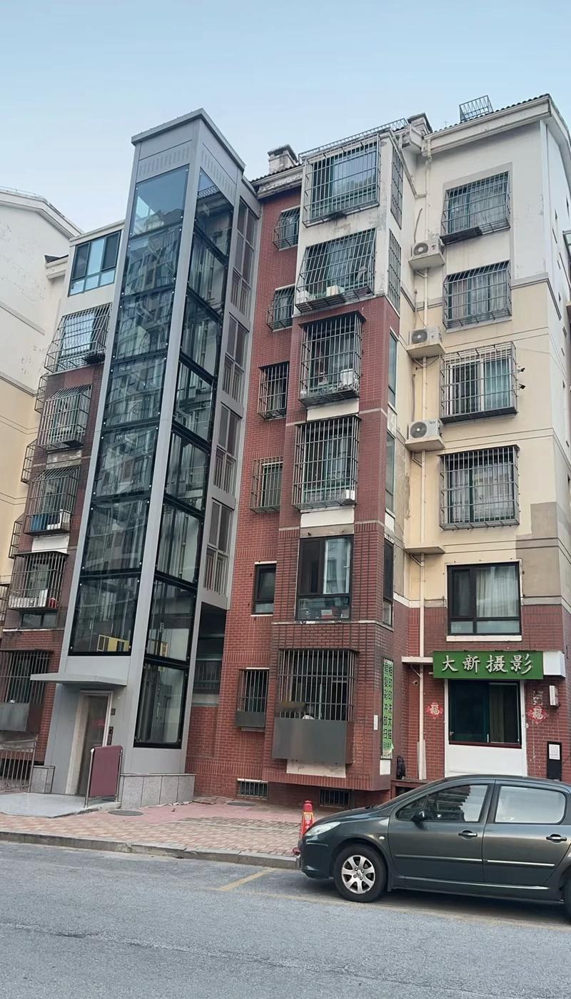 关于老旧小区加装电梯，某些人既不会将心比心，还理直气壮玩起了贼喊捉贼，真是可笑可