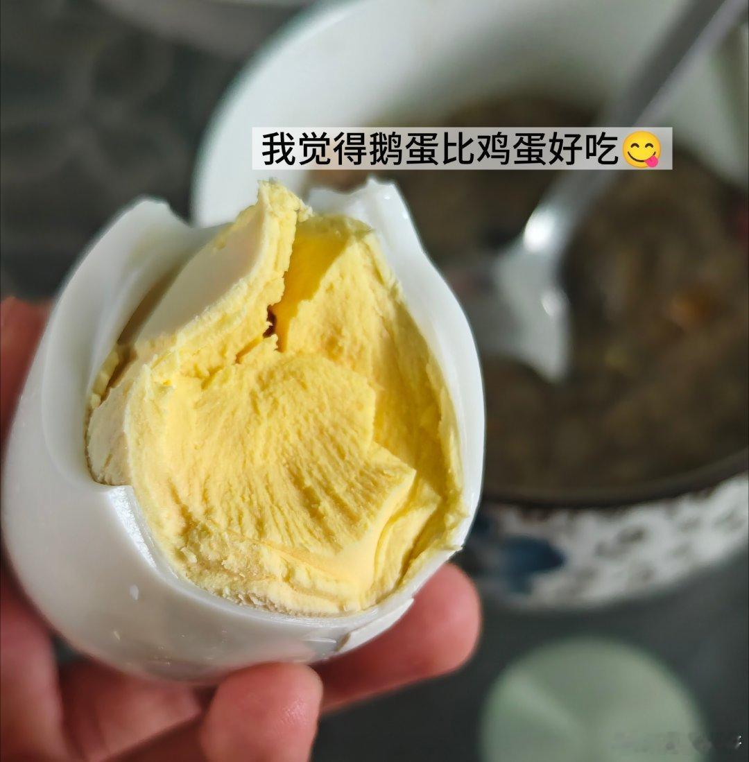 最近过的还是很充实哒玩玩乐乐也没有忘记努力工作喜欢爱的人全在身边的感觉！就是夏天