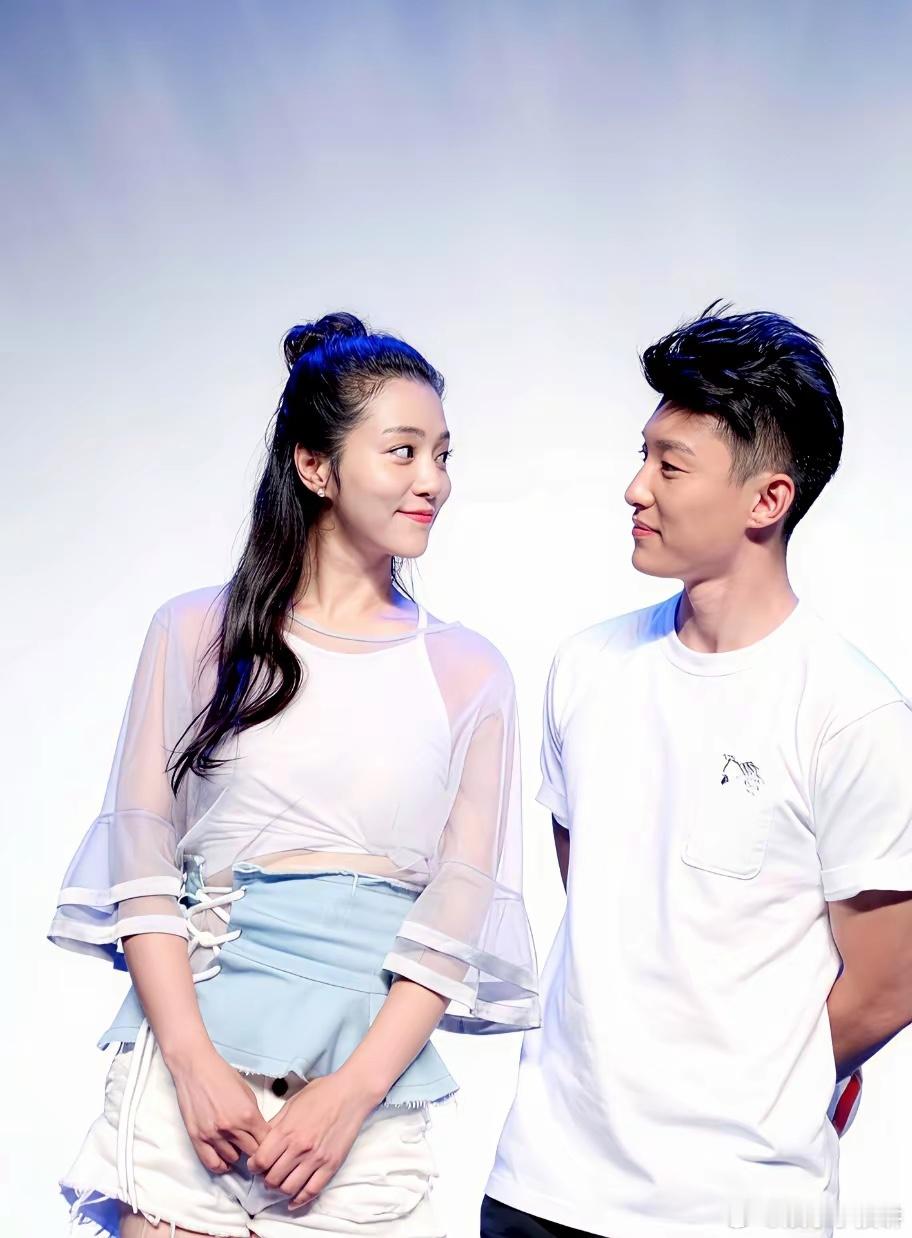 15年零热搜的爱情2009年，两人口袋里加起来不到三百块。尹雨航顶着星二代的名头