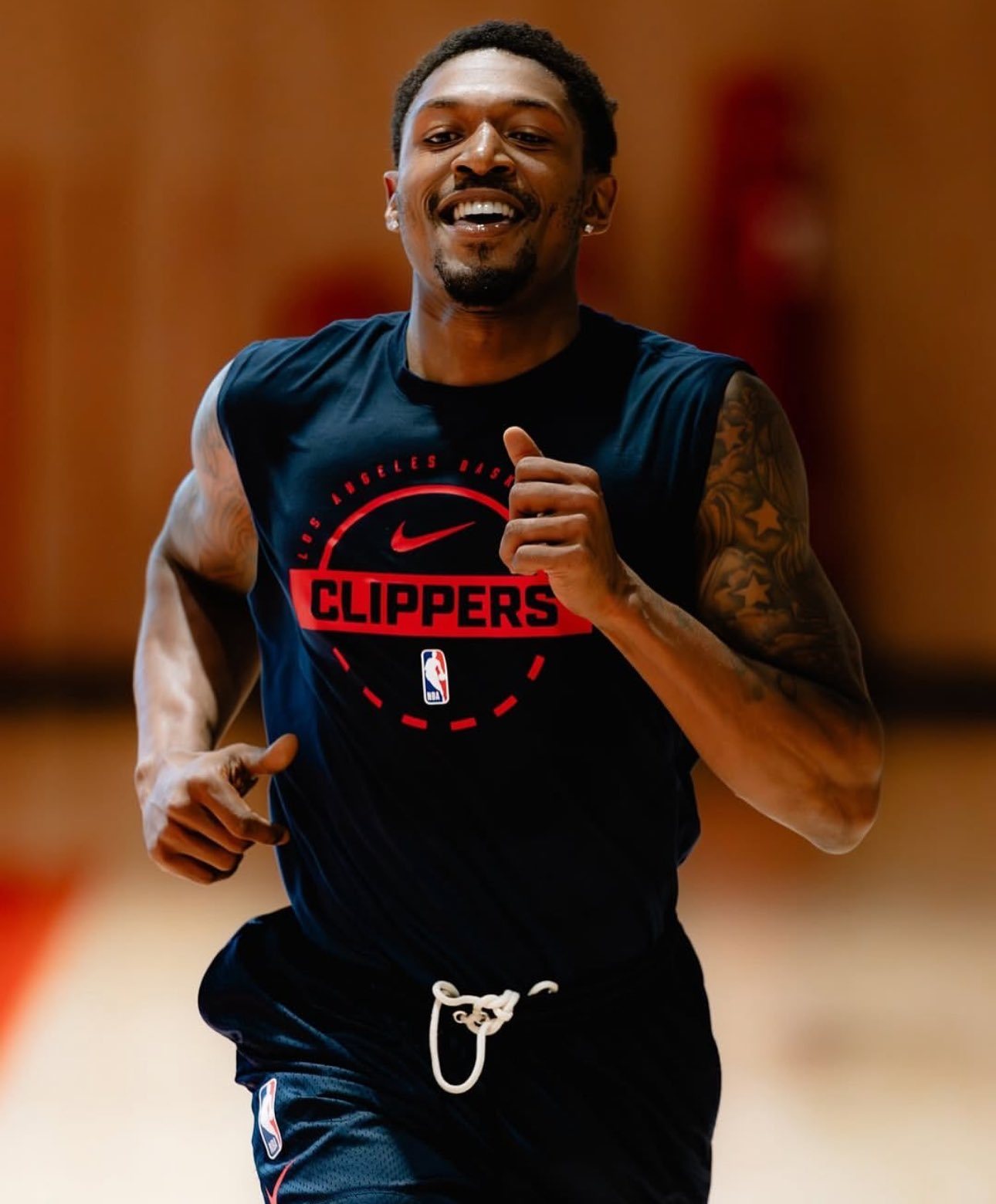 比尔简单明了 我为什么会选择快船 因为他们给的报价是最高的 NBA媒体日 ​​​