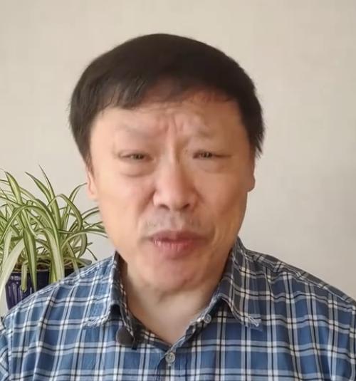 老胡发声了，但不是关于美国的斩杀线，也不是关于女留学生和陪读妈妈。

在美国的斩