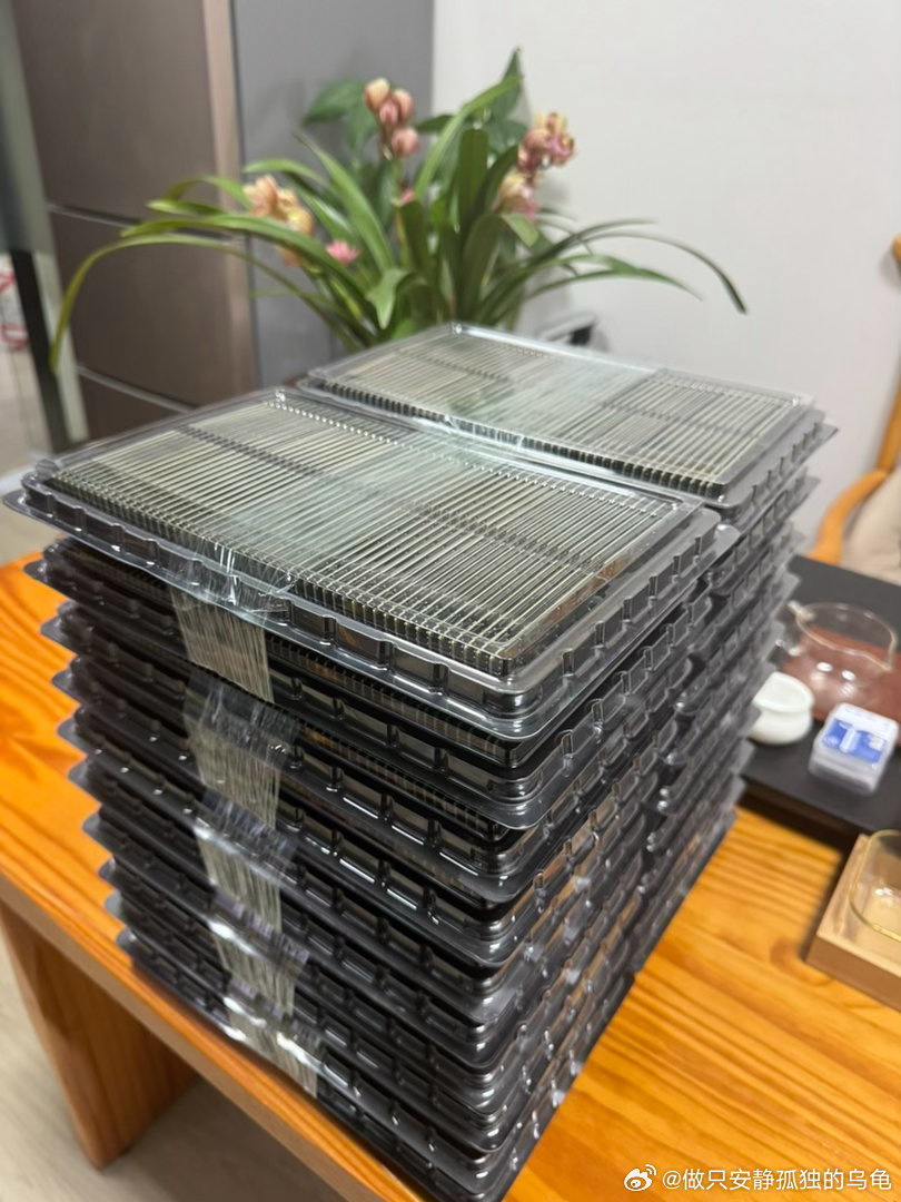 内存条去年8-12月，5个月翻10倍开一单吃X年股票也是，95%都是下跌和调整，