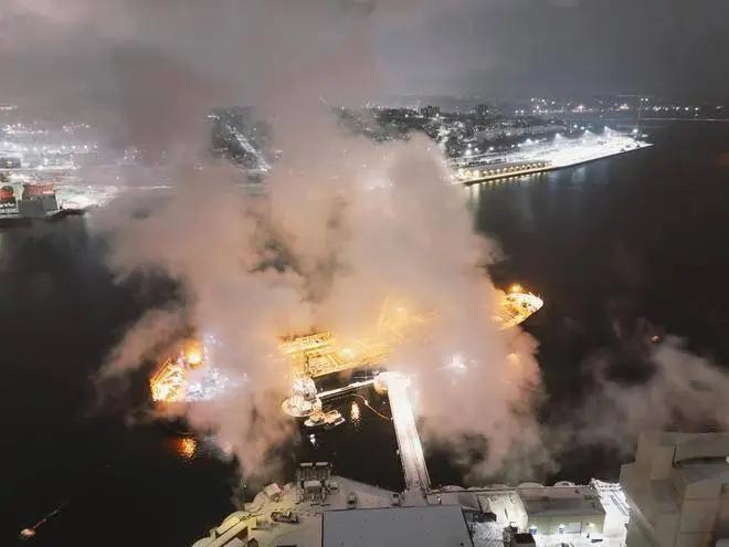 才签停火十天就不算数？

美军夜袭霍尔木兹，伊朗导弹无人机仓库直接被炸平！

财