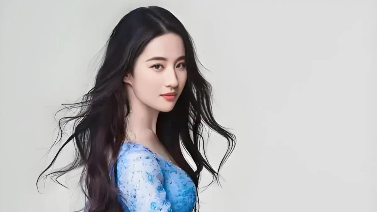 刘亦菲：素颜出行，颜值依旧成谜？

近日，刘亦菲被拍到素颜与助理外出购物，一身休