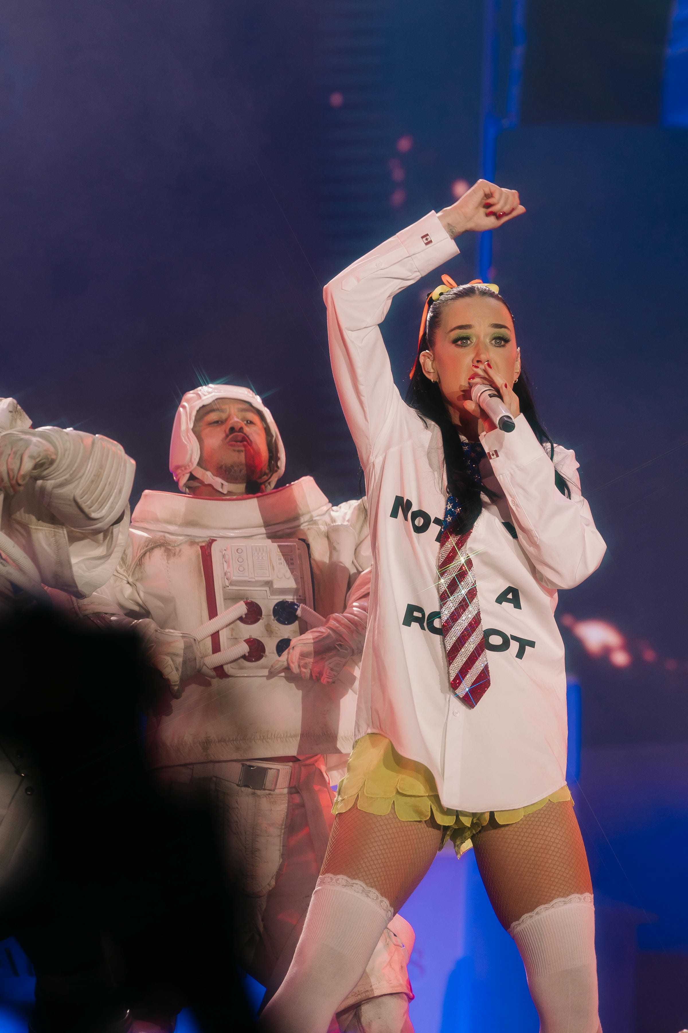 KatyPerry 水果姐重返墨西哥！深情悼念Dolly Parton在2026