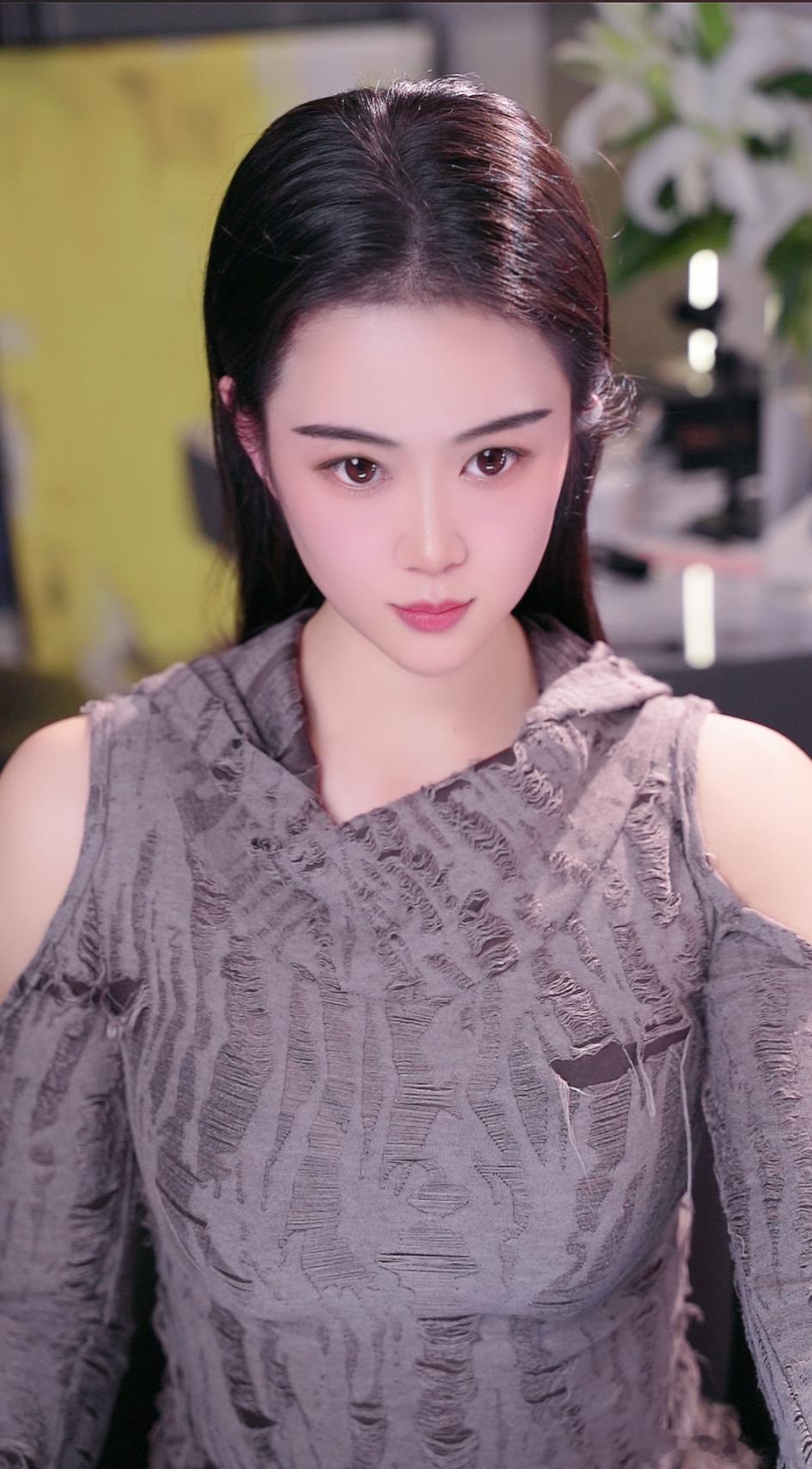 没现场看过任何演唱会、相声、发布会、脱口秀。不喜欢打游戏，不爱看短剧，不刷短视频