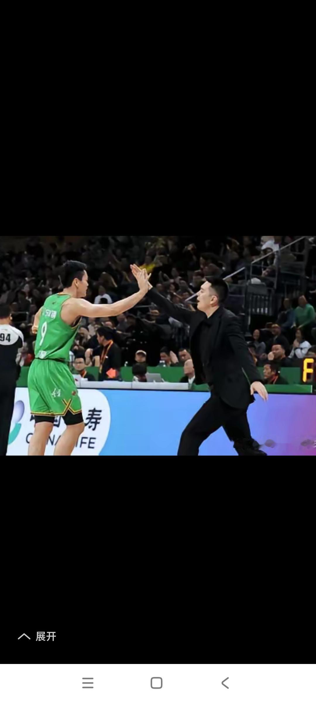 鼓励能大大增加球员的潜力。

谩骂只能让球员缩手缩脚。

昨天的杨鸣跟球员互动，