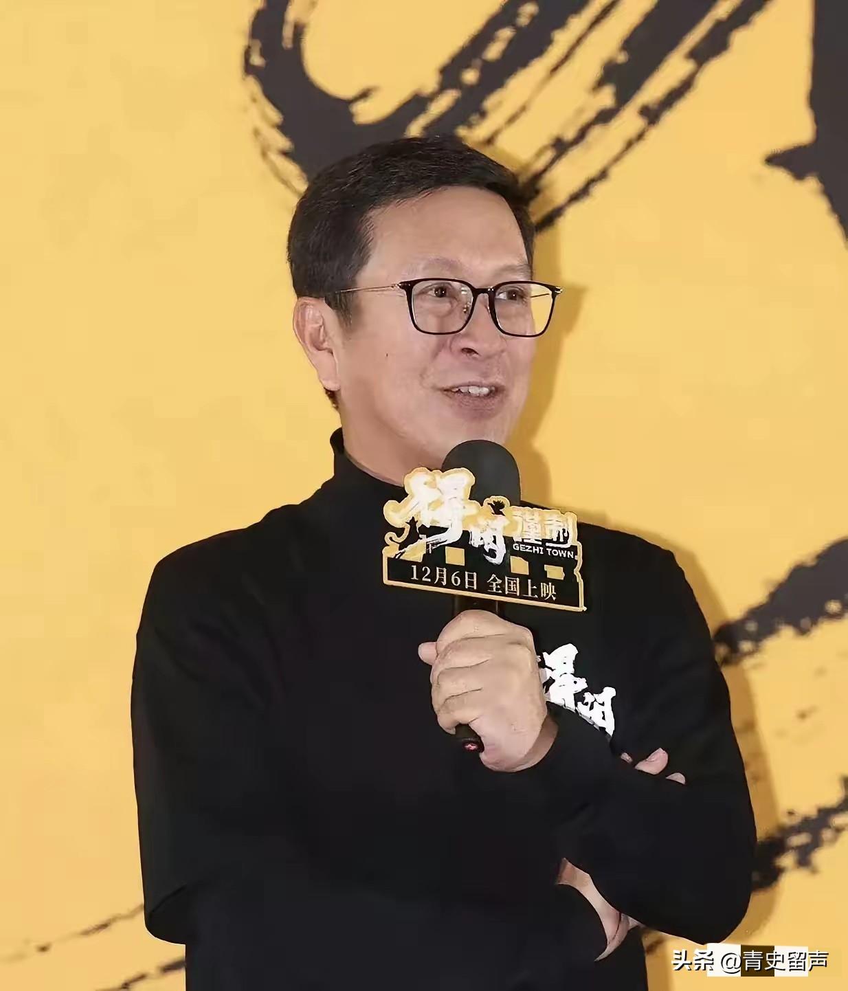 2014年，侯鸿亮辞去山影总经理，拉上孔笙、李雪成立正午阳光，刚搭起班子，第一件