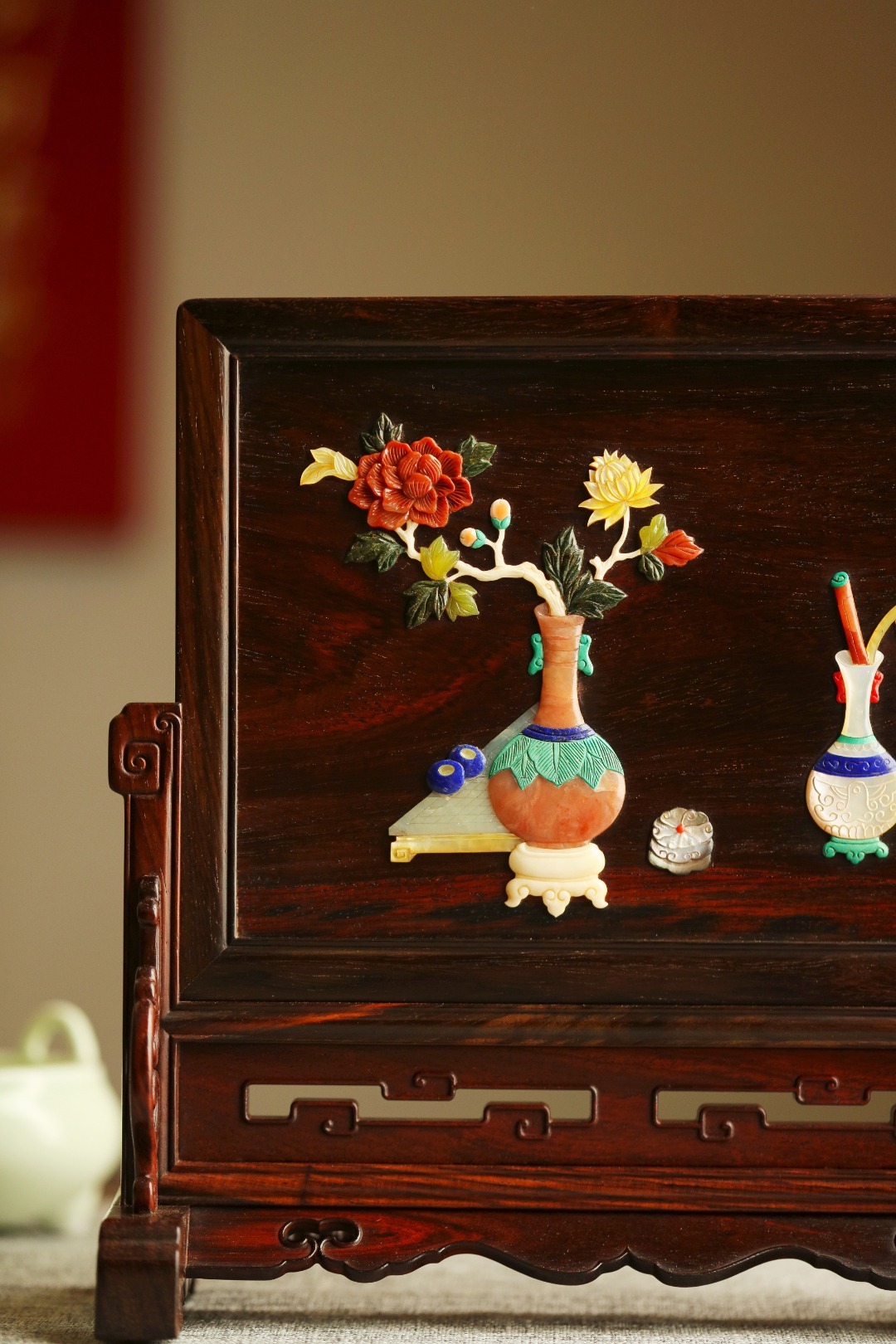 酸枝x百宝嵌【博古图】插屏酸枝镶嵌百宝嵌博古图，端庄古雅，寓意祥瑞；置案清赏，添