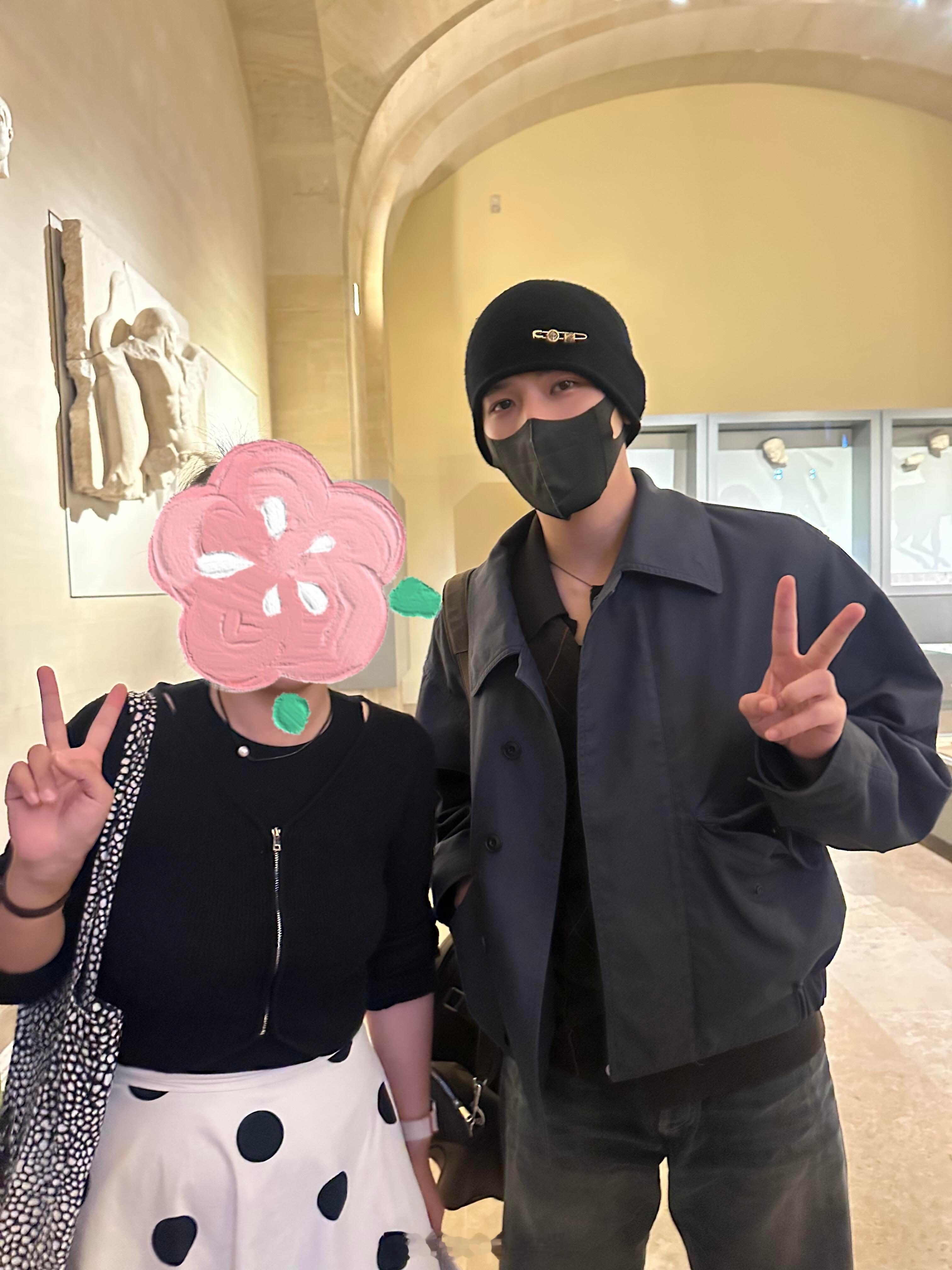 好多合照[苦涩]巴黎卢浮宫偶遇王安宇 ​​​
