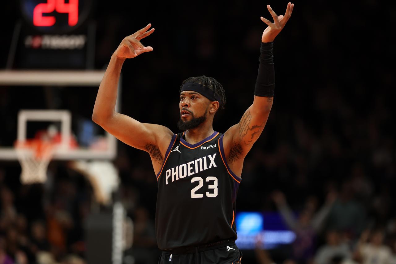 湖人是怎么失去古德温的？
A球员本赛季出场32场，场均上场21.7分钟，得到9.