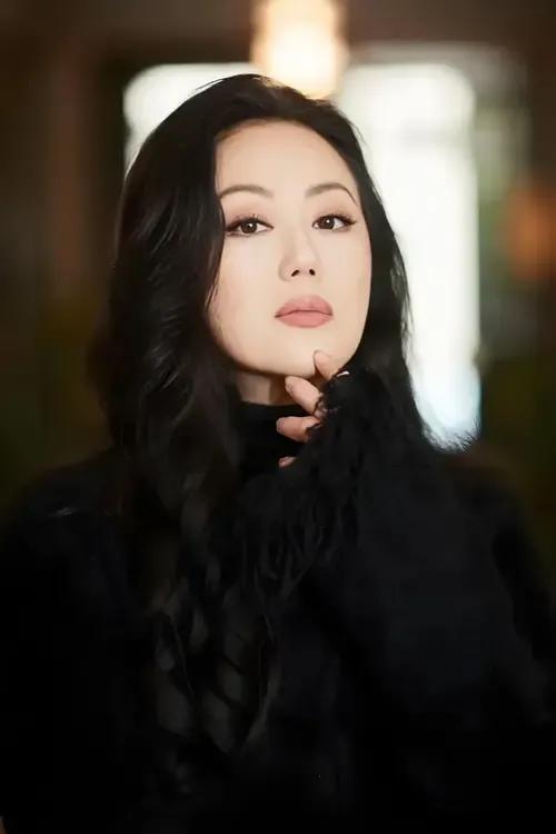 香港名媛章晓蕙，其实是加拿大国籍，原来一直还以为是香港人，就像刘亦菲国籍是美国，