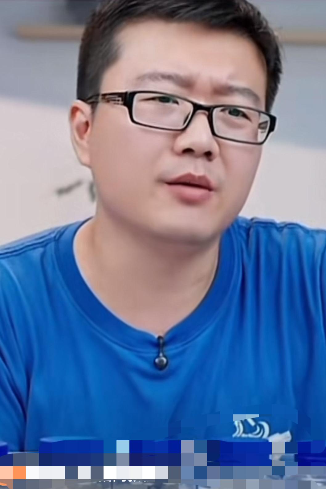 莱维在直播间说到“莎头组合”，全锦赛输掉混双，止步四强时是这样说的：他们俩混双排