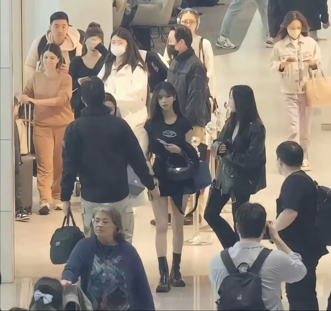 柳智敏米兰男装周g社生图 【柳智敏】九头身女神来了 