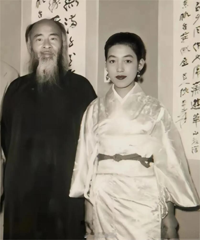 张大千1952年在日本和情人山田喜美子的合影 