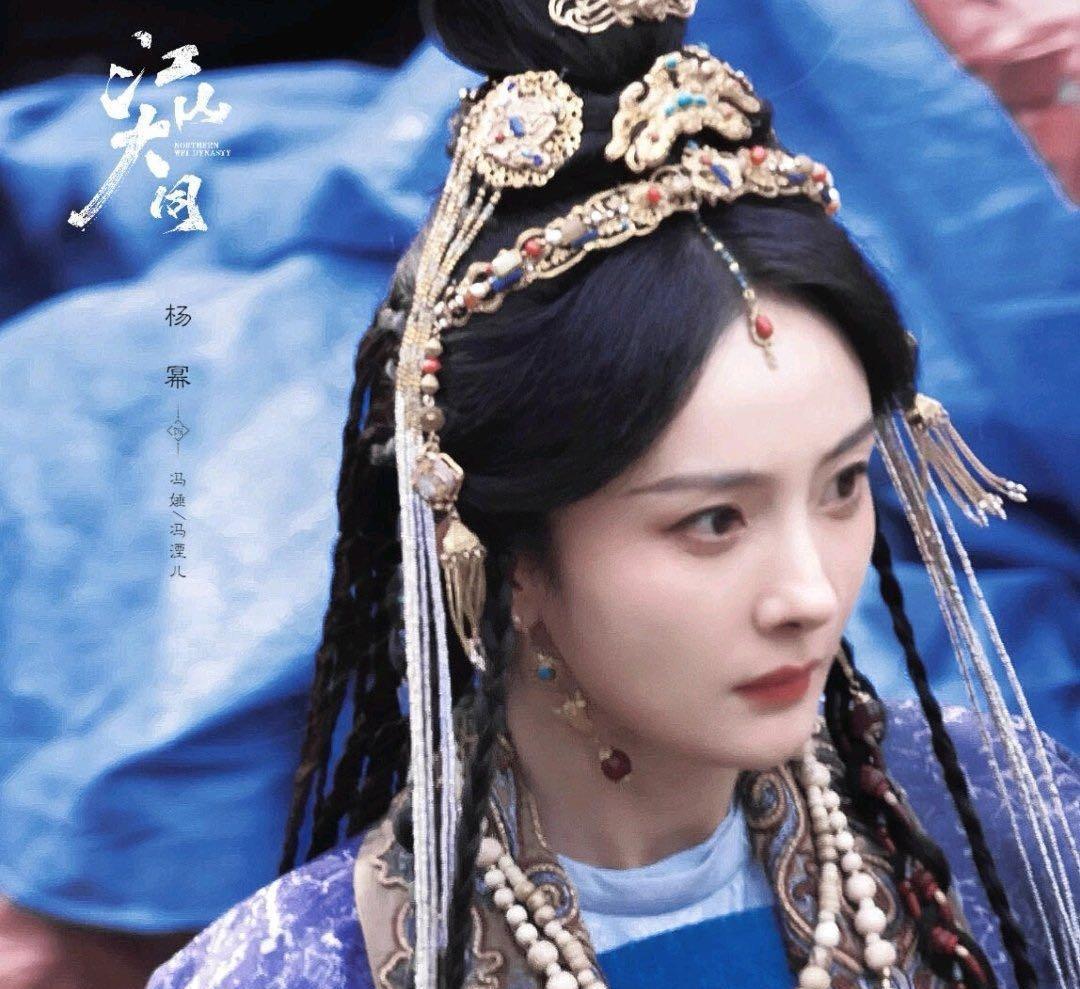 杨幂《江山大同》走路路透气场拉满，太后步履自带压迫威慑感 