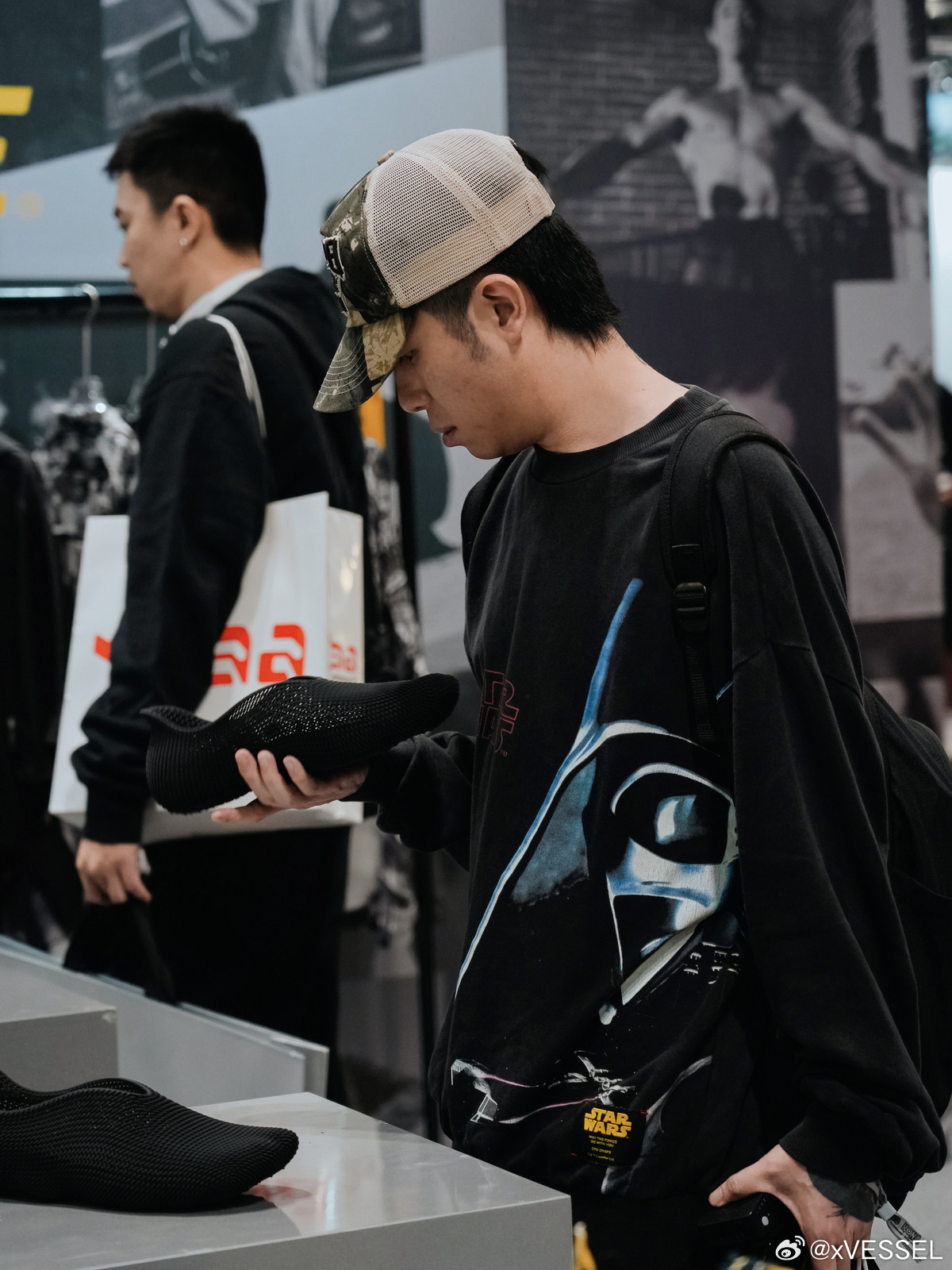 ComplexCon香港潮流市集燃炸进行时‼️潮流玩家齐聚xVESSEL展位新品