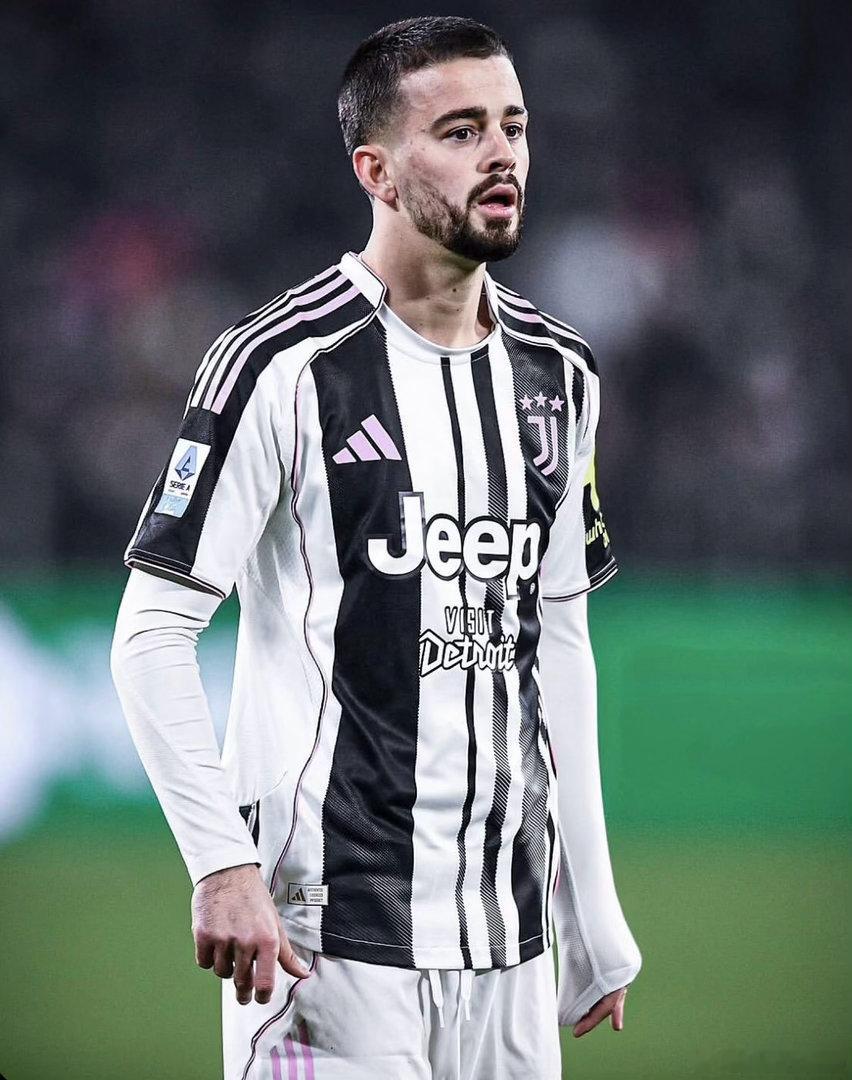 罗密欧：热格罗瓦的替补完全是出于技术原因。斯帕莱蒂认为热格罗瓦无法保证像小孔塞桑