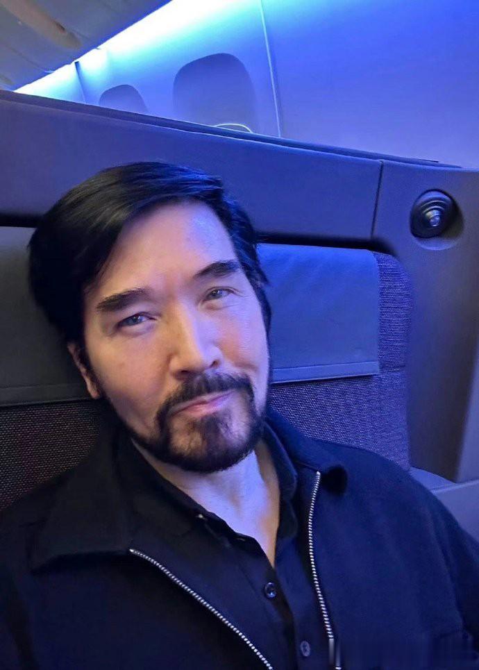 费翔老师虽然不再年轻，但他的内心就像一团烈火，永远都那么有活力。