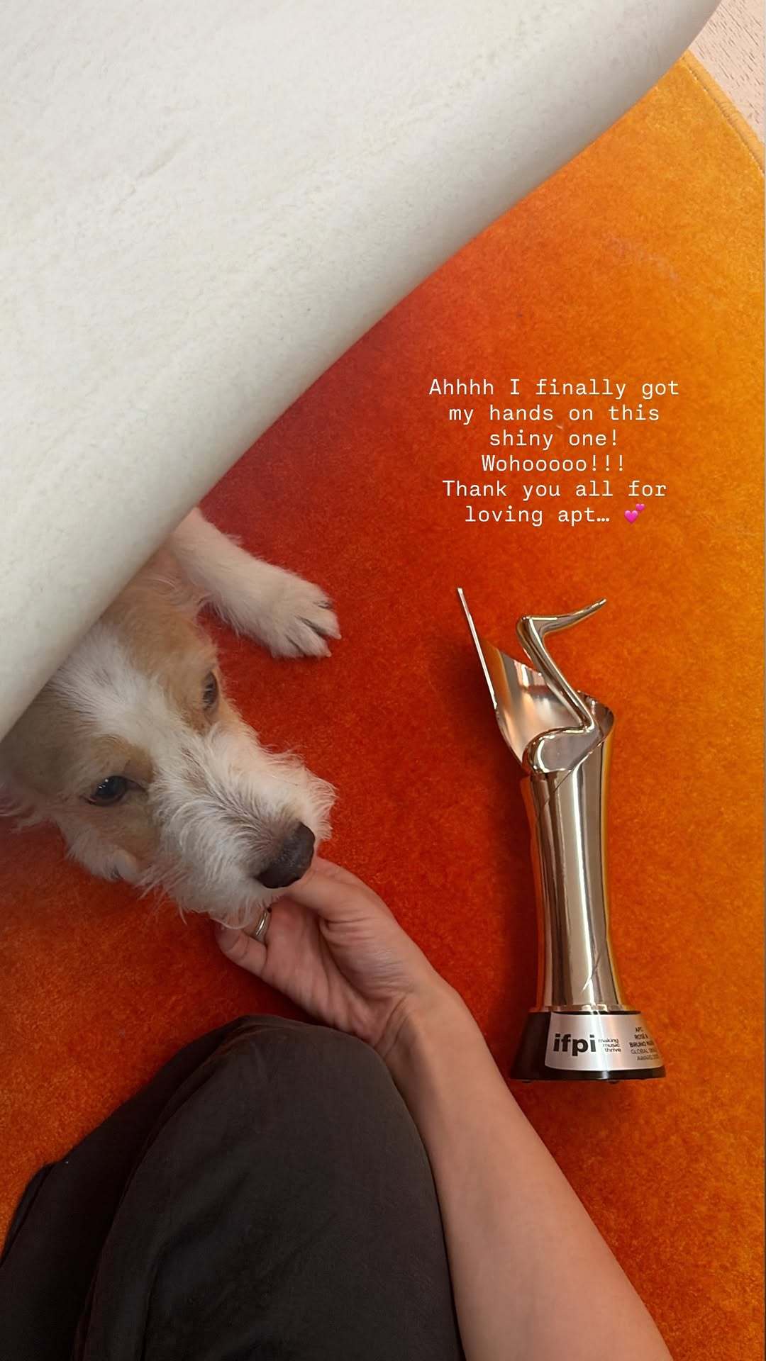 260307 Rosé更新 IG STORY🏆“啊啊啊，我终于拿到这闪亮的新玩