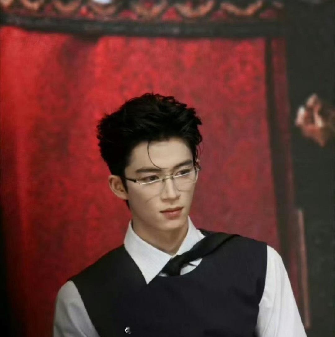 今日份明星活动生图：李昀锐、于适、王星越、周翊然、侯明昊、徐振轩，有帅哥吗？ 