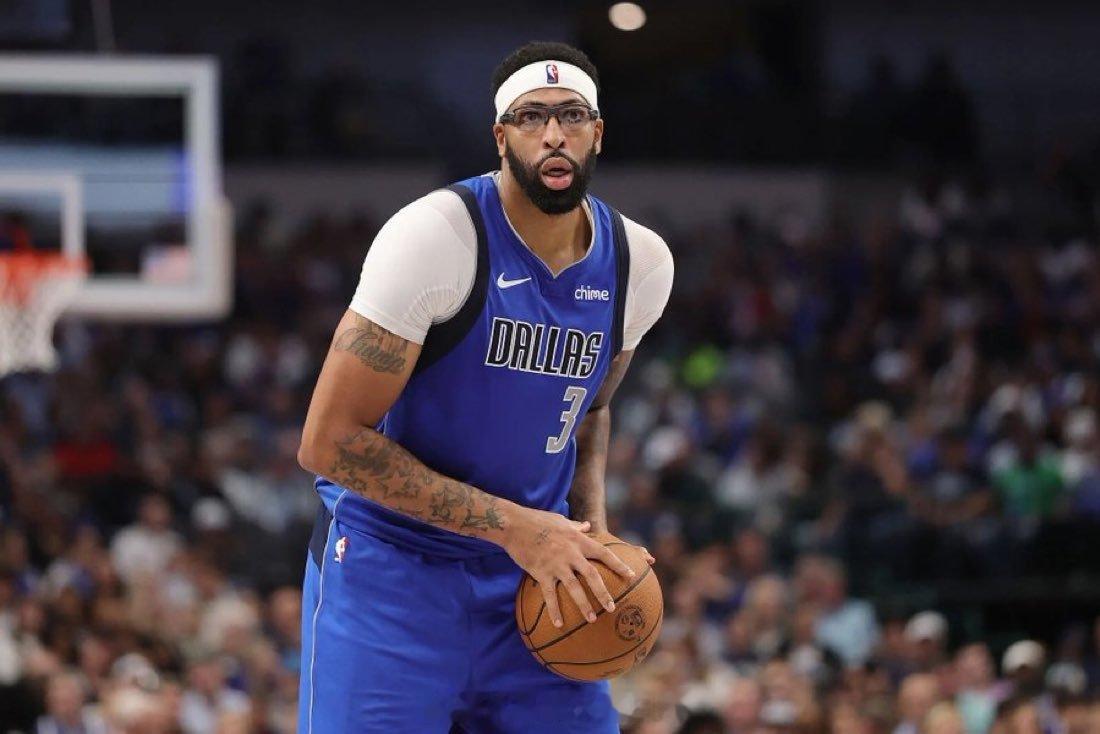 据Jake Fischer报道，目前只有猛龙和老鹰确认对安东尼·戴维斯感兴趣。 